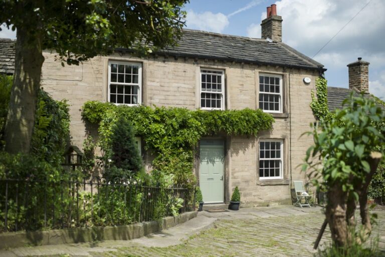 PVCu-Sliding-Sash-Windows-01-1024×682-1-768×512
